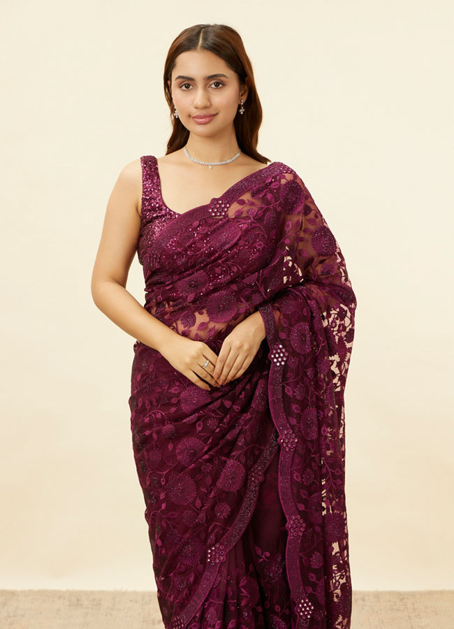 alt message - Mohey Women Wine Red Floral Embroidered Saree image number 1